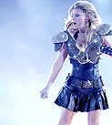 Optreden Fergie op Super Bowl, gemaakt in samenwerking met Anouk Wipprecht